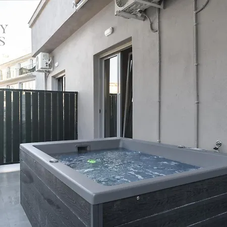 公寓 Aelia Jacuzzi Suite, The Luxury 塞萨洛尼基
